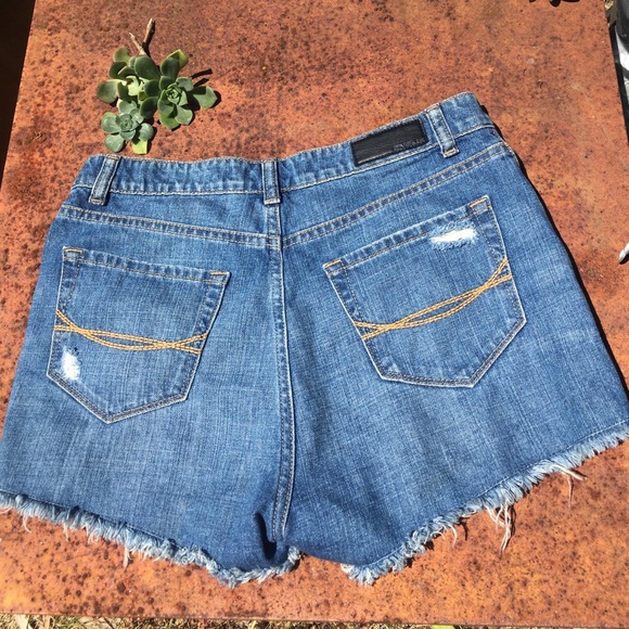 Exclusive O’NEILL Highwaisted Denim Shorts - Picture 2 of 11
